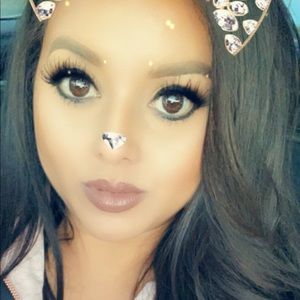 Meet your Posher, Desiree